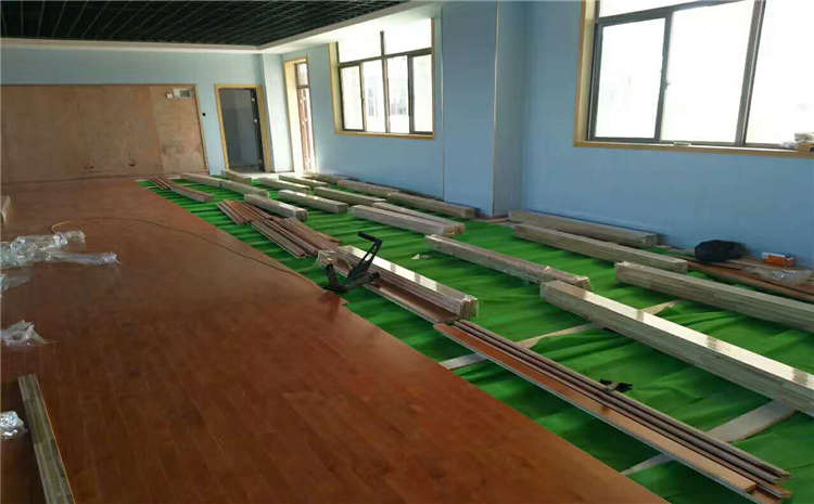 主輔龍骨結(jié)構(gòu)實木運動地板造價是的多少?