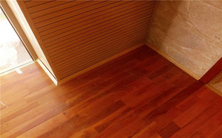 專業(yè)運(yùn)動(dòng)木地板打磨翻新