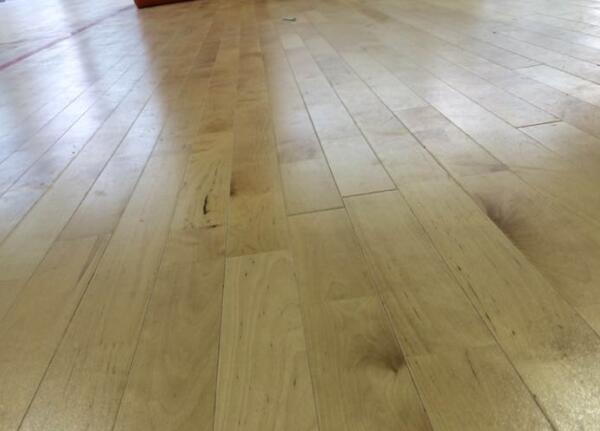 z3.jpg 浙江慈溪小丸子輪滑俱樂部籃球館木地板鋪設工程