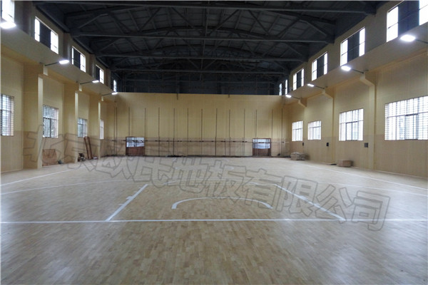 湖南郴州第十八完小羽毛球館運動木地板成功案例 湖南郴州第十八完小羽毛球館運動木地板成功案例