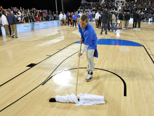 楓木運動木地板表面系統性的安裝和維護保養方法