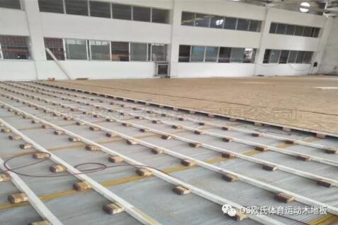 專(zhuān)業(yè)體育運(yùn)動(dòng)木地板的結(jié)構(gòu)和施工安裝的方法