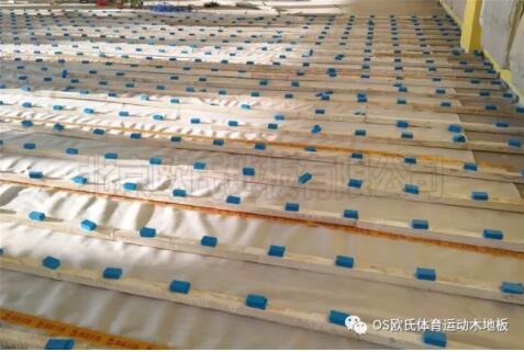 內(nèi)蒙古烏海雙欣電廠籃球館木地板成功案例 內(nèi)蒙古烏海雙欣電廠籃球館木地板成功案例
